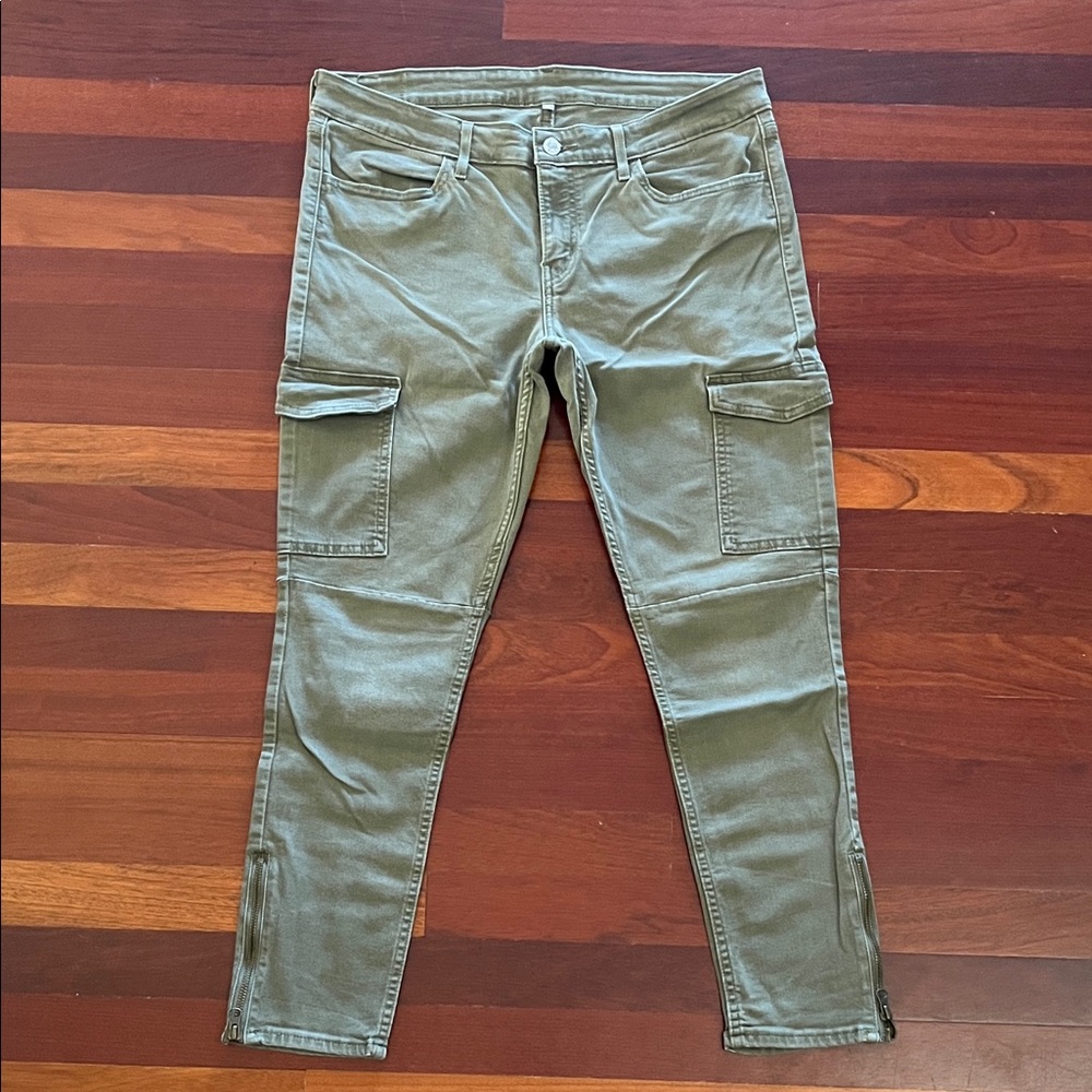 Womens 31 Levi’s Army Green Short Skinny Stretch Cargo Jeans Zipper Ankles